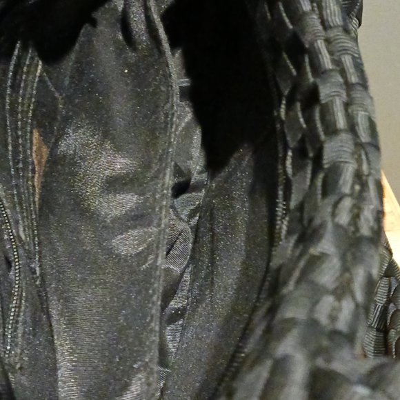 The Sak Women's Black Woven Shoulder Bag - Picture 4 of 5